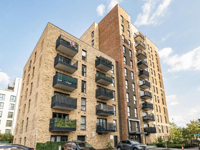 Flat for sale in Holywell Estate, North Watford