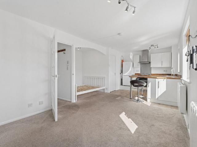 Flat for sale in London Borough of Lewisham, Greater London