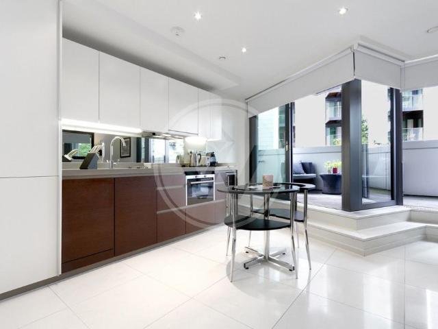 Flat for sale in Isle Of Dogs, Greater London