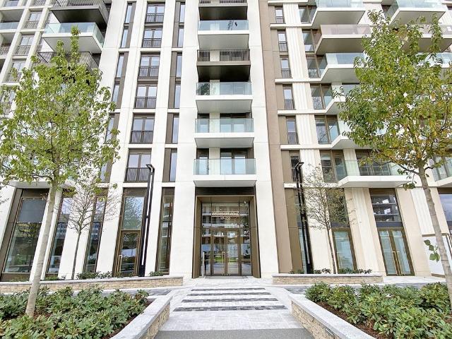 Flat for sale in Shepherd's Bush, Greater London
