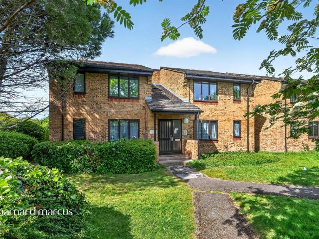 Flat for sale in New Malden, Greater London