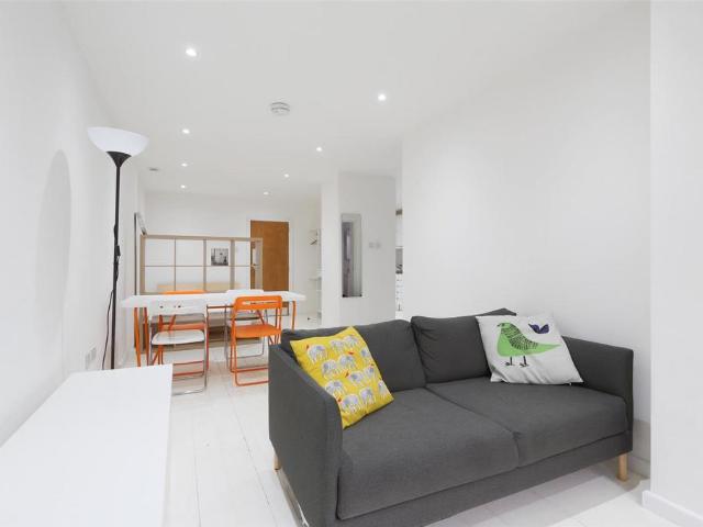 Flat for sale in Bethnal Green, Greater London