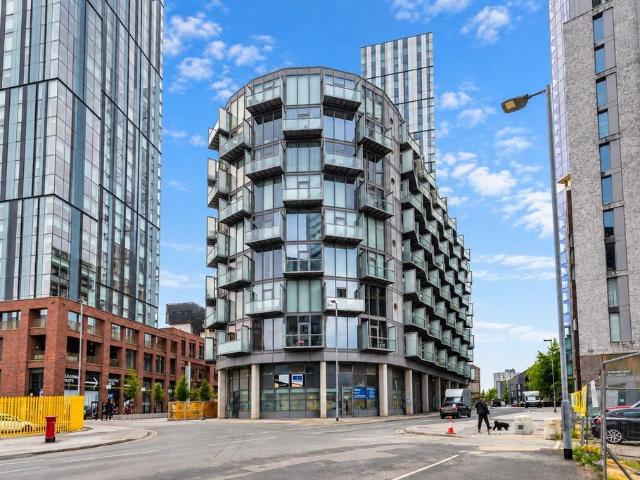 Flat for sale in City Centre, Salford