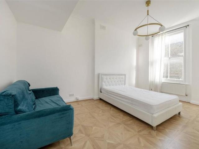 Flat for sale in North Kensington, Isle Of Man
