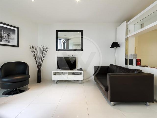Flat for sale in Isle Of Dogs, Greater London