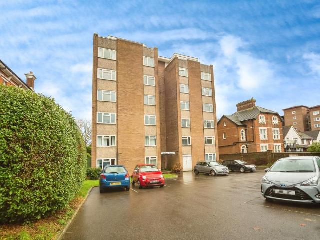 Flat for sale in Ringlestone, Midway