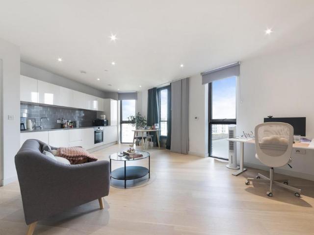 Flat for sale in Silvertown, Greater London