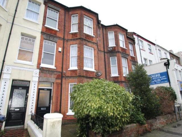 Flat for sale in Oxenden, The Bridge