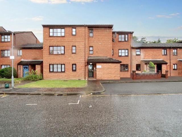 Flat for sale in Cowley, Greater London