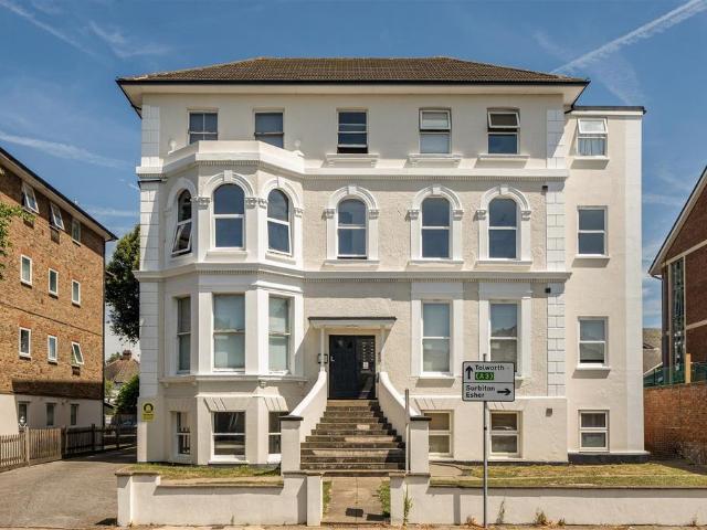 Flat for sale in Surbiton, Greater London