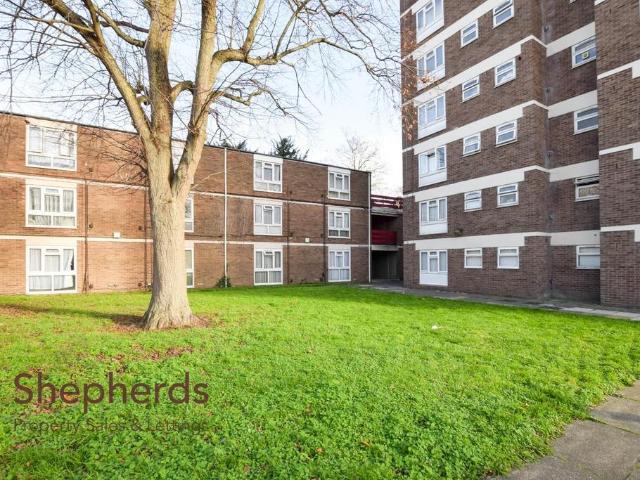 Flat for sale in Broxbourne, Hertfordshire