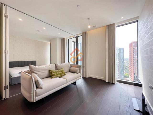 Flat for sale in Vauxhall, Greater London
