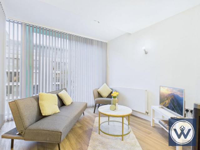 Flat for sale in Hayes, Greater London