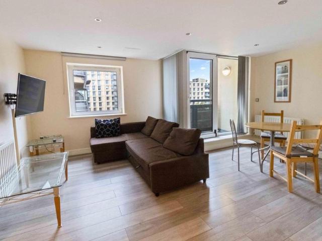 Flat for sale in Silvertown, Greater London