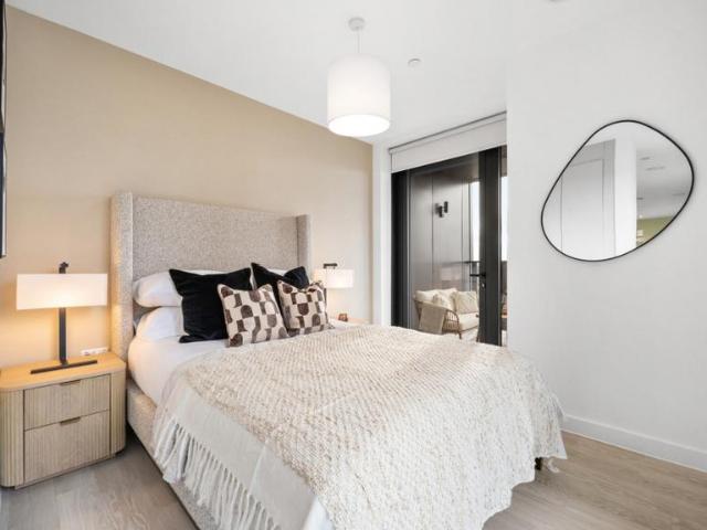 Flat for sale in Greenwich Peninsula, Greater London