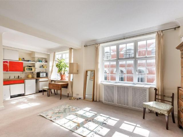 Flat for sale in Victoria, Greater London