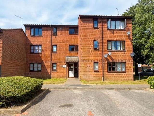 Flat for sale in Cowley, Greater London