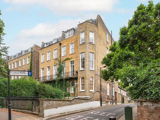 Flat for sale in Camberwell, Greater London