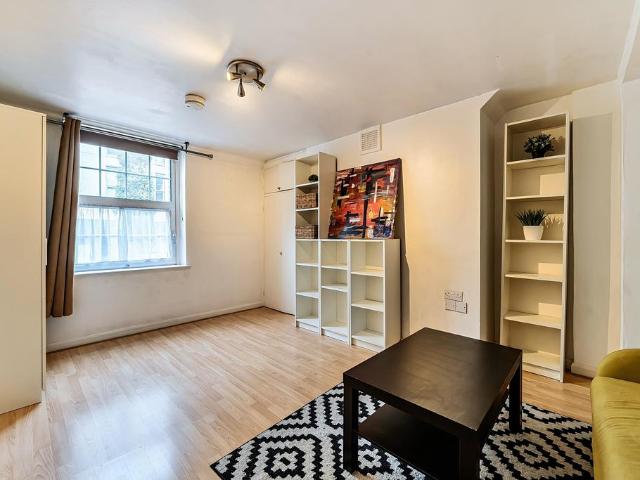 Flat for sale in City of Westminster, Greater London