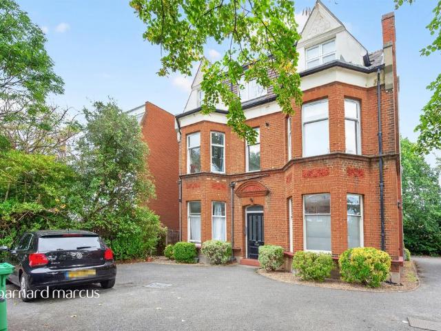 Flat for sale in Royal Borough of Kingston upon Thames, Greater London
