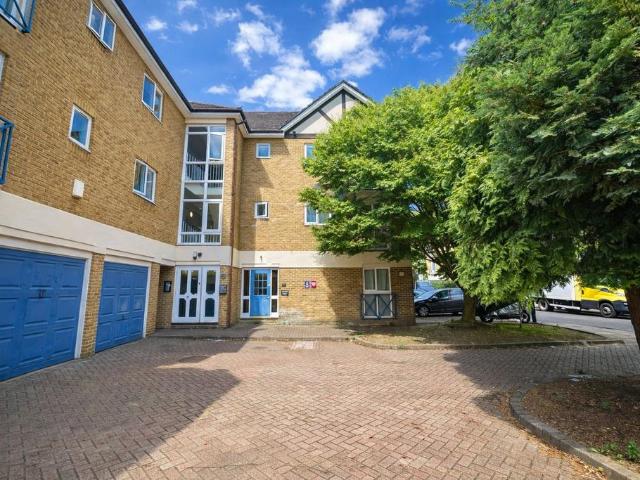 Flat for sale in London Borough of Lewisham, Greater London