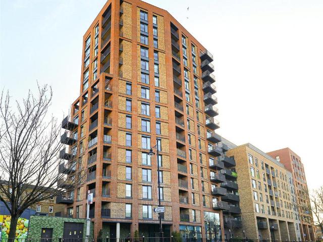 Flat for sale in Plashet, Greater London