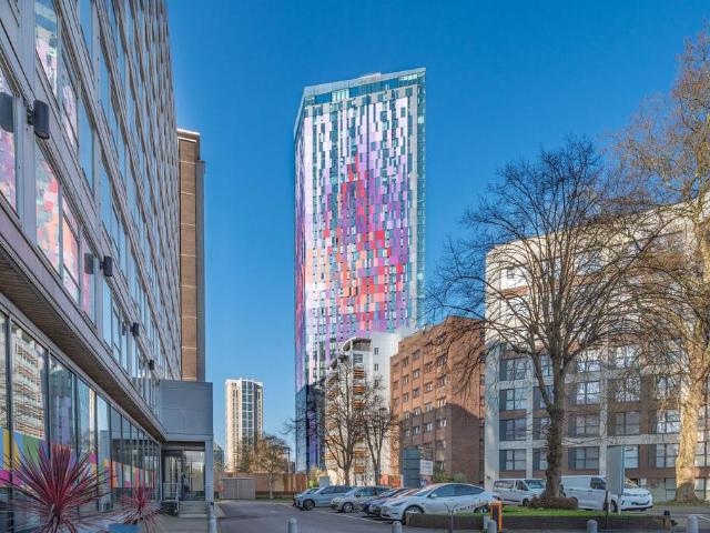 Flat for sale in London Borough of Croydon, Greater London