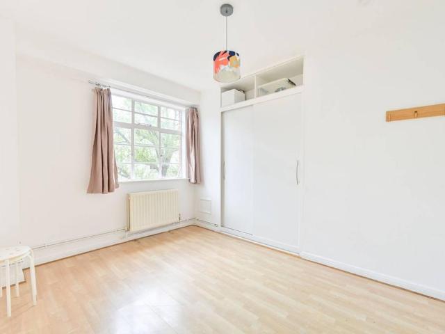 Flat for sale in Bayswater, Greater London