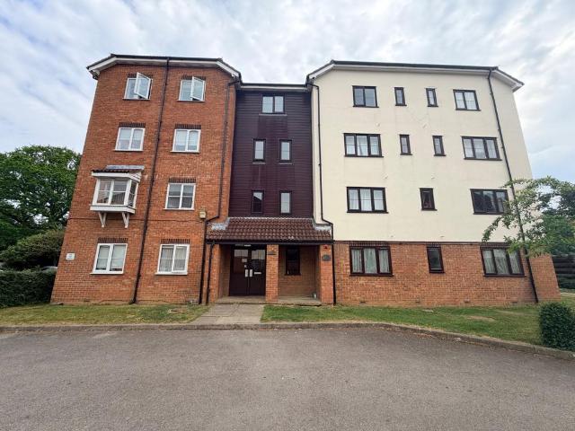 Flat for sale in Alperton, Greater London