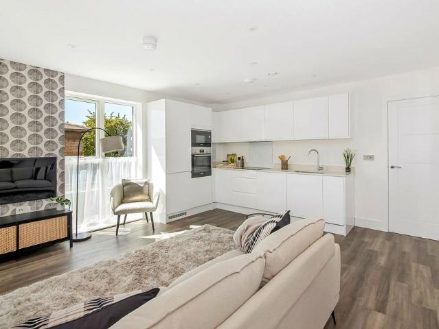 Flat for sale in Camberwell, Greater London