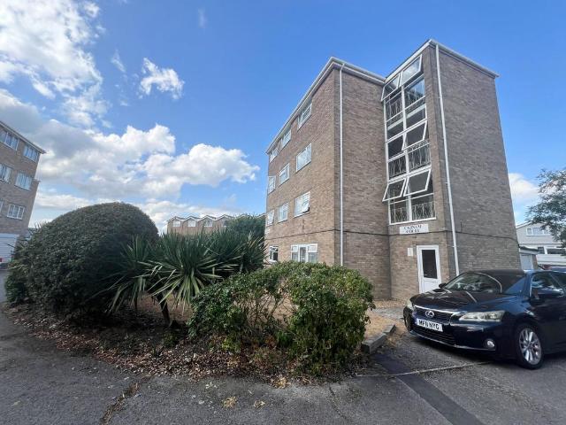 Flat for sale in Privett, Middlecroft