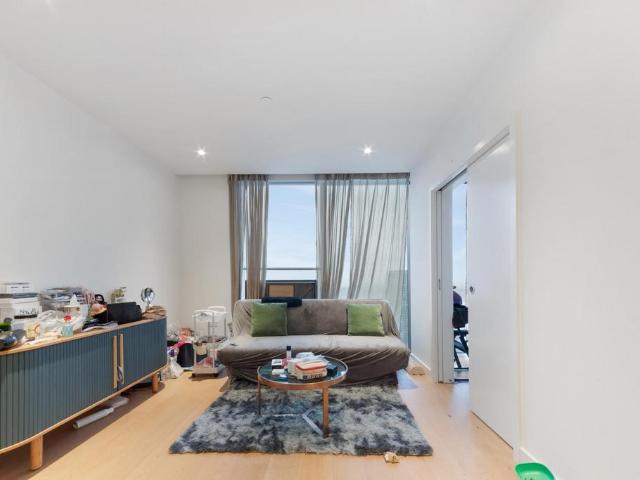 Flat for sale in Isle Of Dogs, Greater London