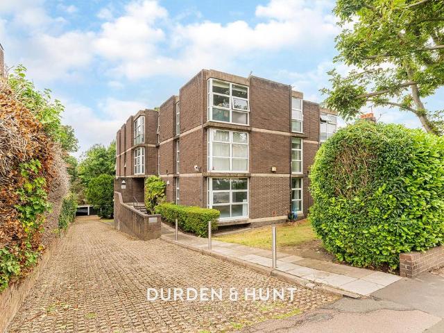Flat for sale in Epping, Essex