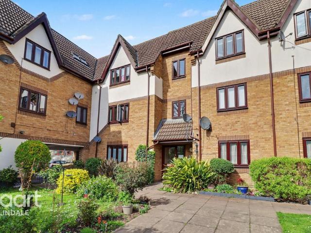 Flat for sale in Colindale, Greater London