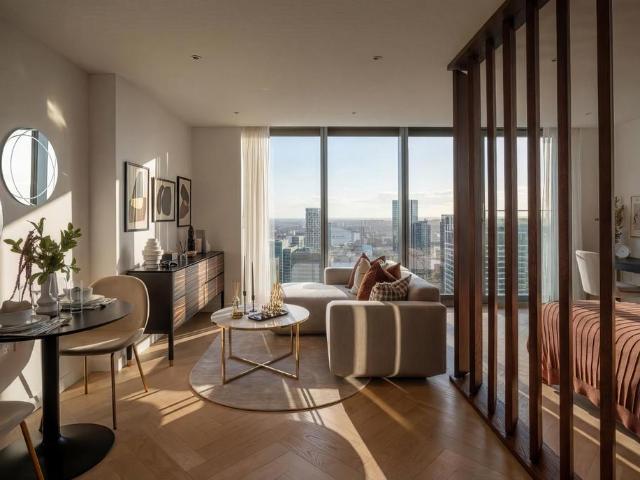 Flat for sale in Canary Wharf, Greater London