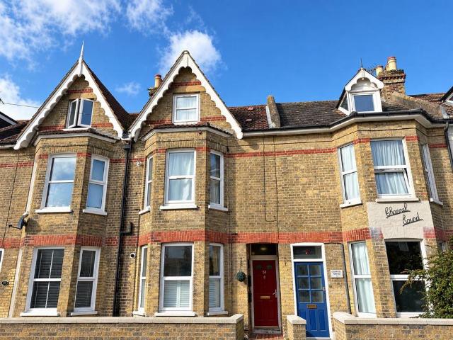 Flat for sale in Littlehampton, Arun