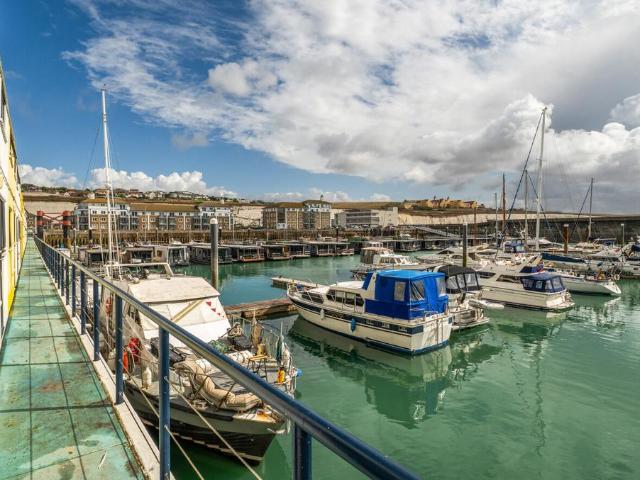 Flat for sale in Roedean