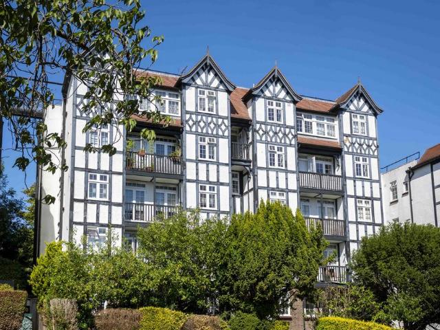 Flat for sale in Highgate, Greater London