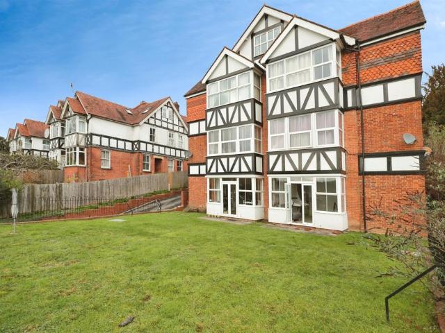 Flat for sale in Totteridge, Cressex