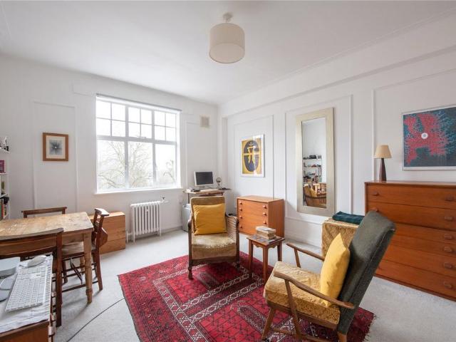 Flat for sale in Belsize Park, Greater London