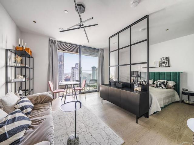 Flat for sale in Canary Wharf, Greater London
