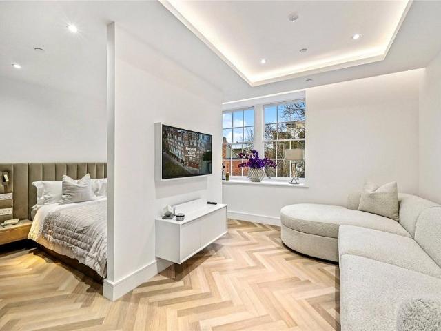 Flat for sale in London Borough of Southwark, Greater London
