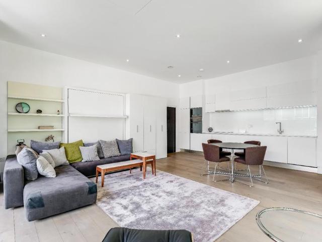Flat for sale in Paddington, Greater London