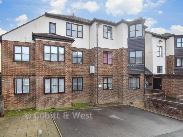 Flat for sale in Benhilton, Greater London