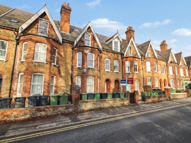 Flat for sale in Charlotteville, Guildford
