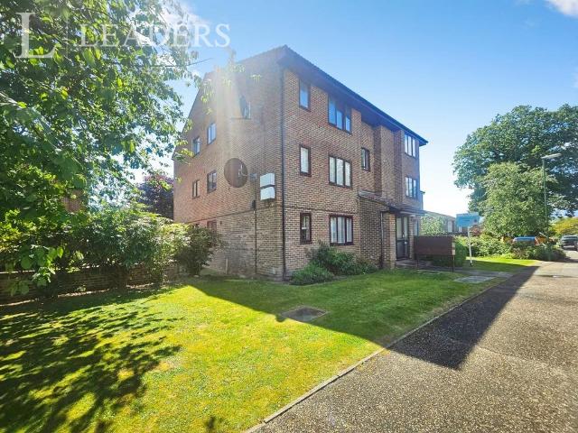 Flat for sale in Wickhurst Green, Horsham