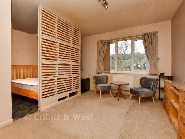 Flat for sale in London Borough of Croydon, Kenley