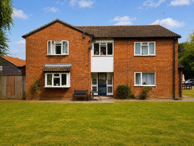 Flat for sale in Bramingham Park, Luton