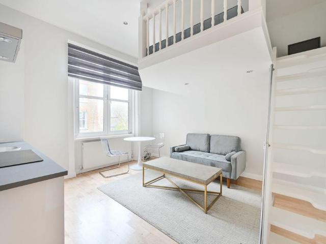 Flat for sale in Bayswater, Greater London