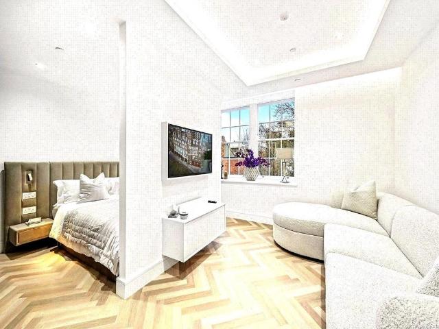 Flat for sale in The Borough, Greater London